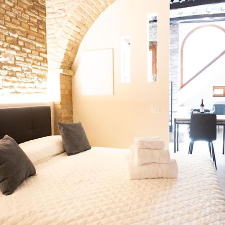 Apartamento Loft Rustico In Centro Storico Asís Exterior foto